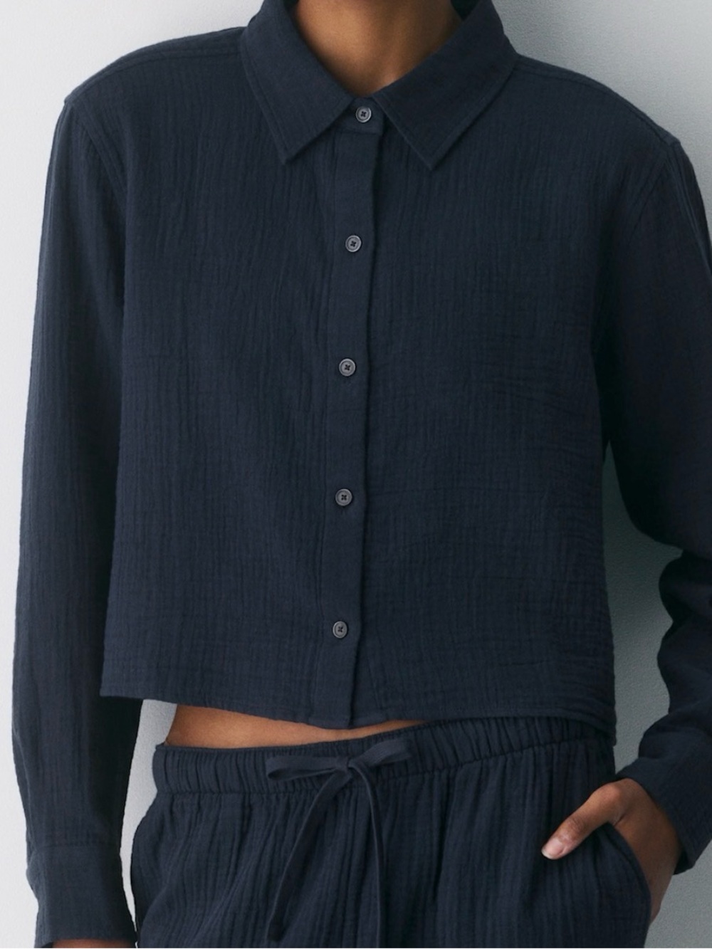 ARITZIA Little Moon Air Plush Cotton Sail Navy Cropped Button-Front Shirt